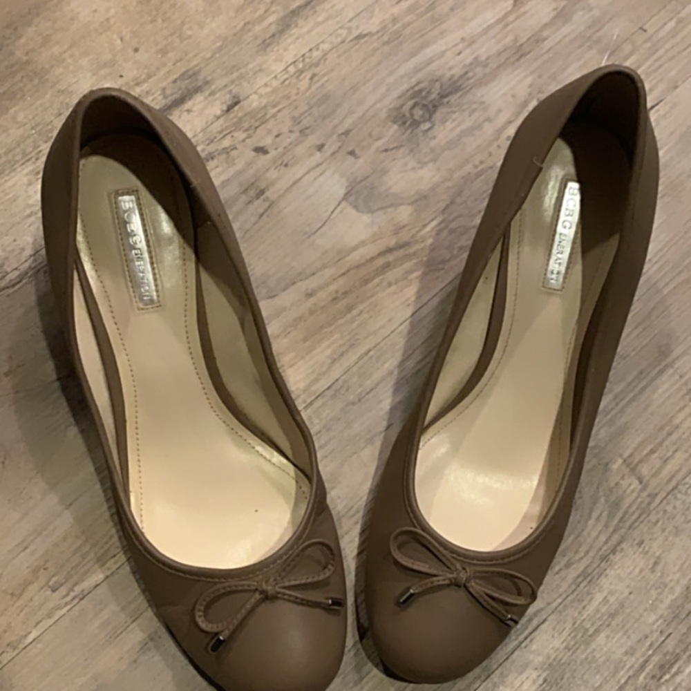 BCBG taupe wedges size 11